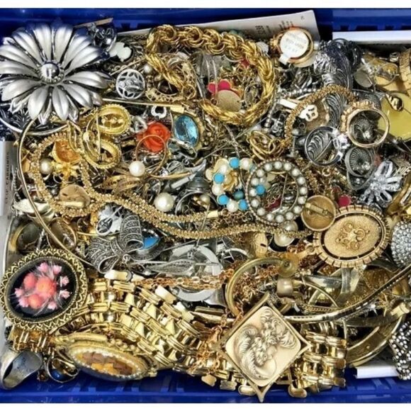 KRISTI’s SPECIAL~ Ginormous, HUGE Estate Sale 5 LBs jewelry lot wear crafts junk - Picture 7 of 11